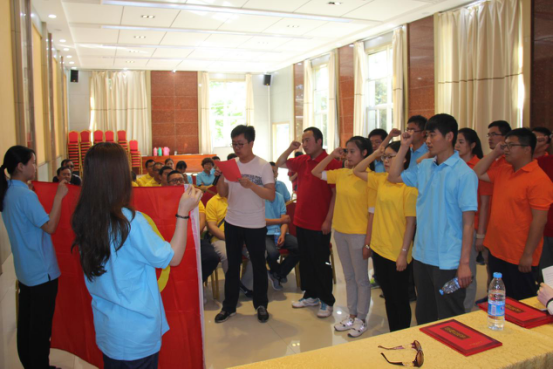 公司團(tuán)委組織團(tuán)員重溫入團(tuán)誓詞暨趣味運(yùn)動(dòng)活動(dòng)